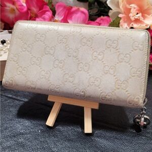 Gucci Beige Guccissima Leather Long Wallet Authentic